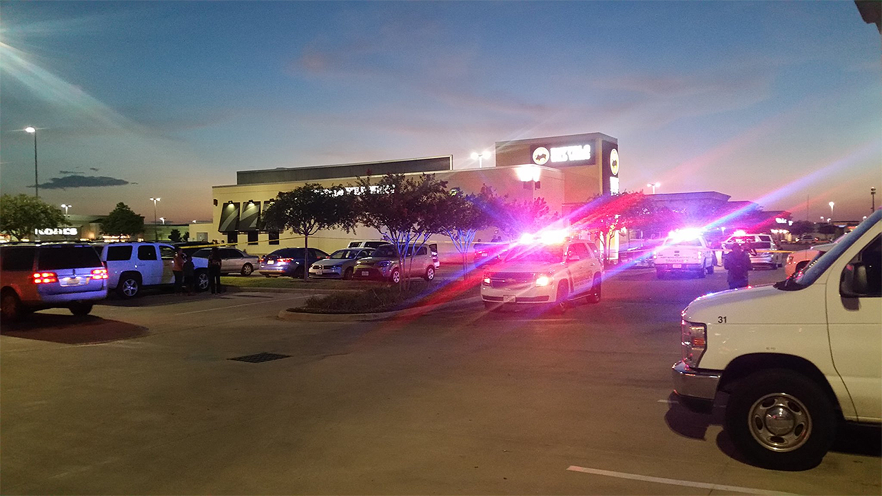 1 killed in shooting at Bella Terra shopping center in Fort...